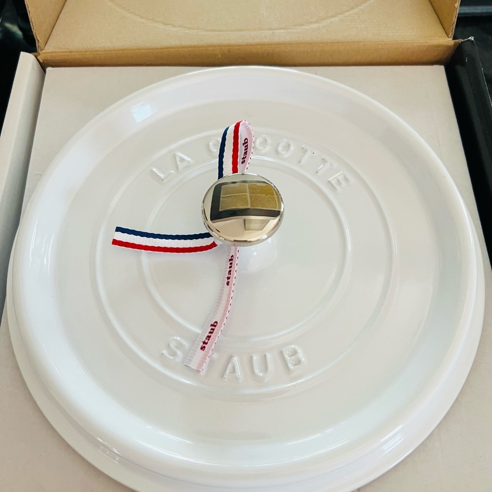 Staub White Round Cocotte Dutch Oven 4qt